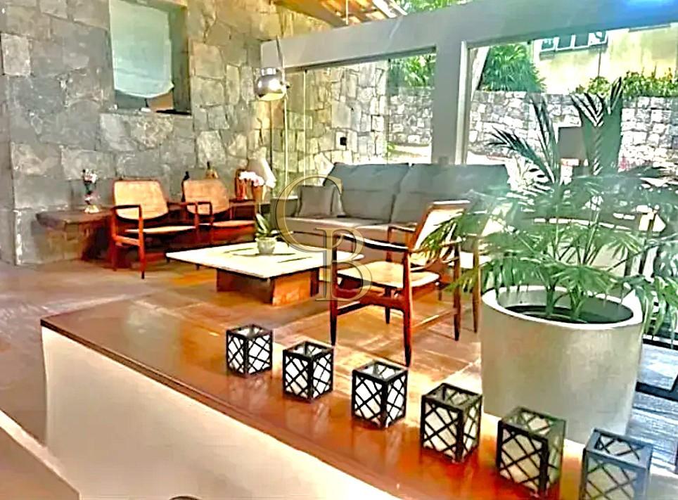 Casa à venda no Itanhangá: 3 Qts, 6 Vagas e 5 min do Metrô